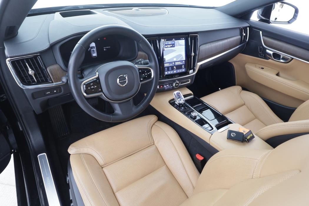 VOLVO V90 2023