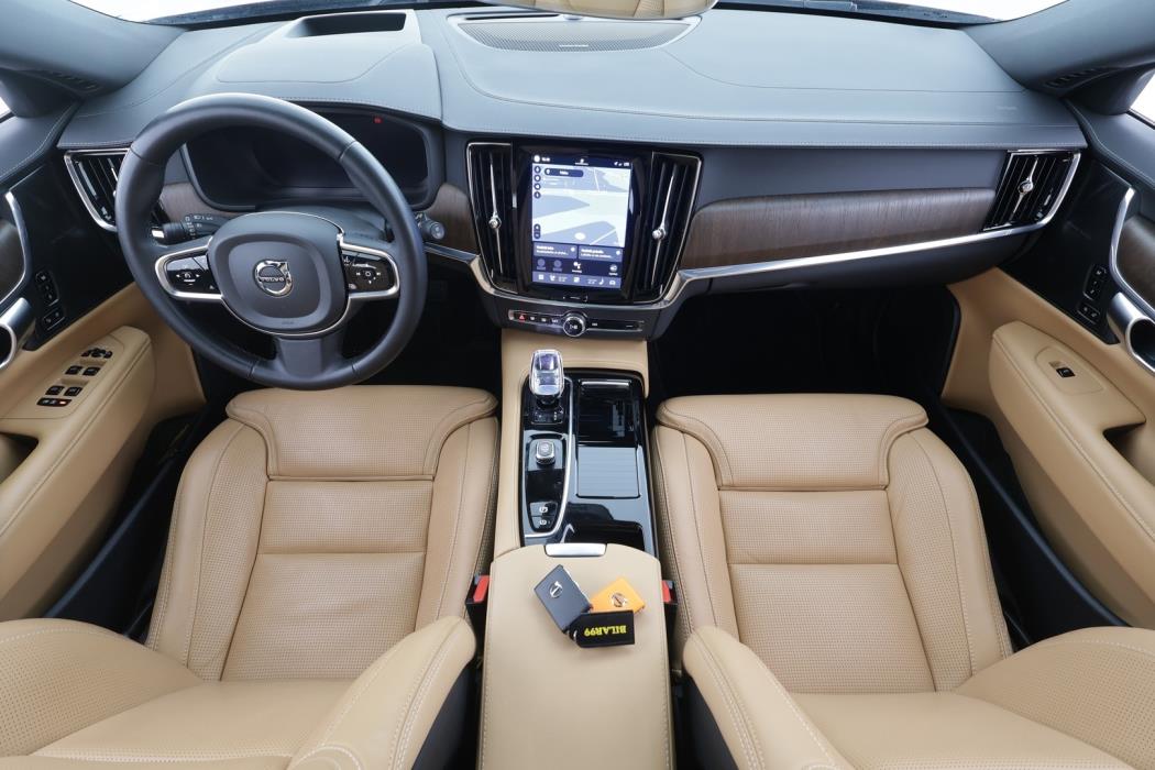 VOLVO V90 2023