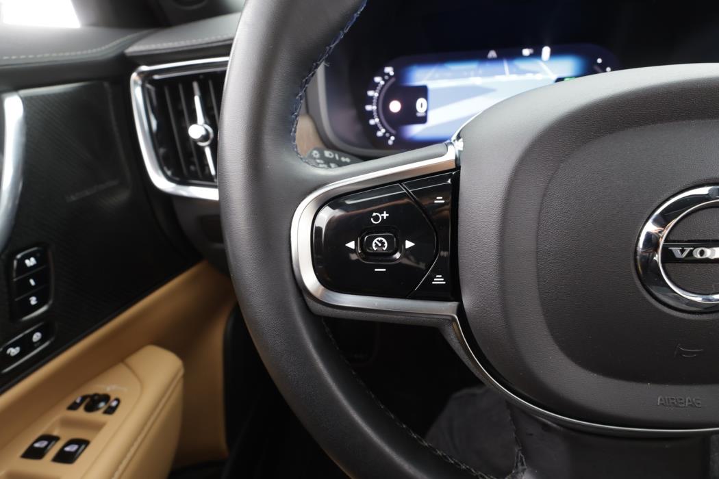 VOLVO V90 2023