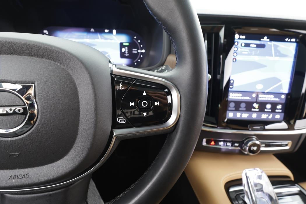 VOLVO V90 2023