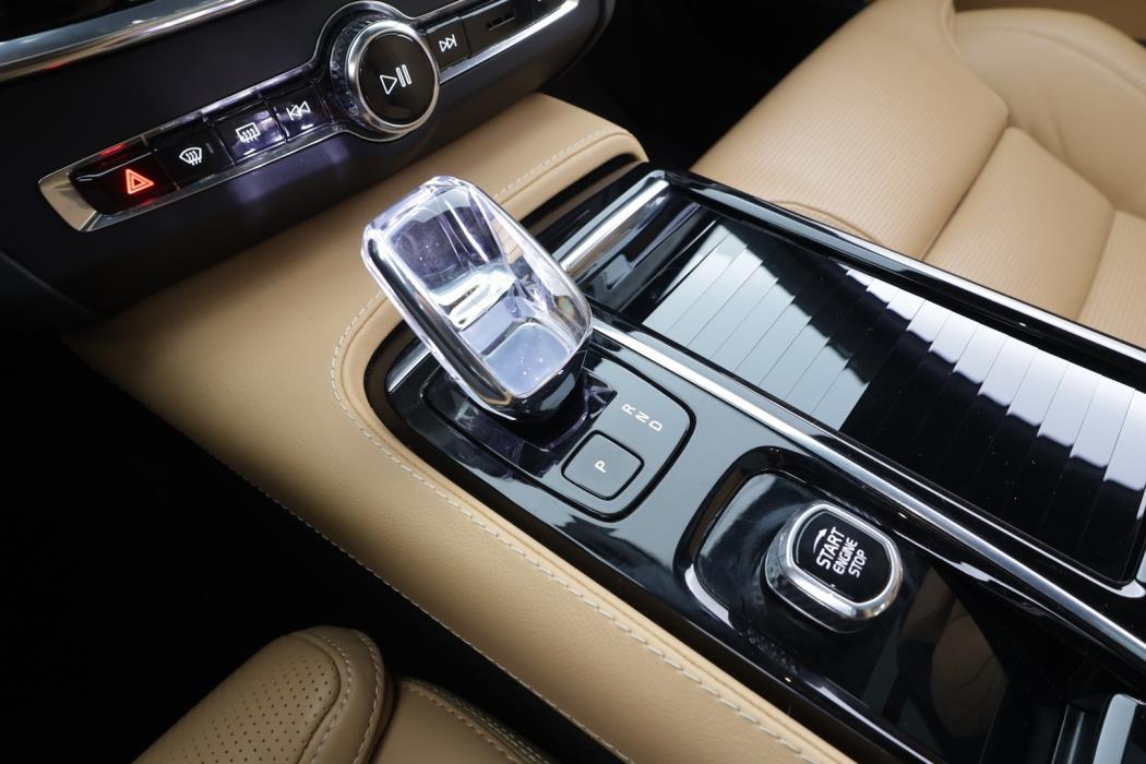 VOLVO V90 2023