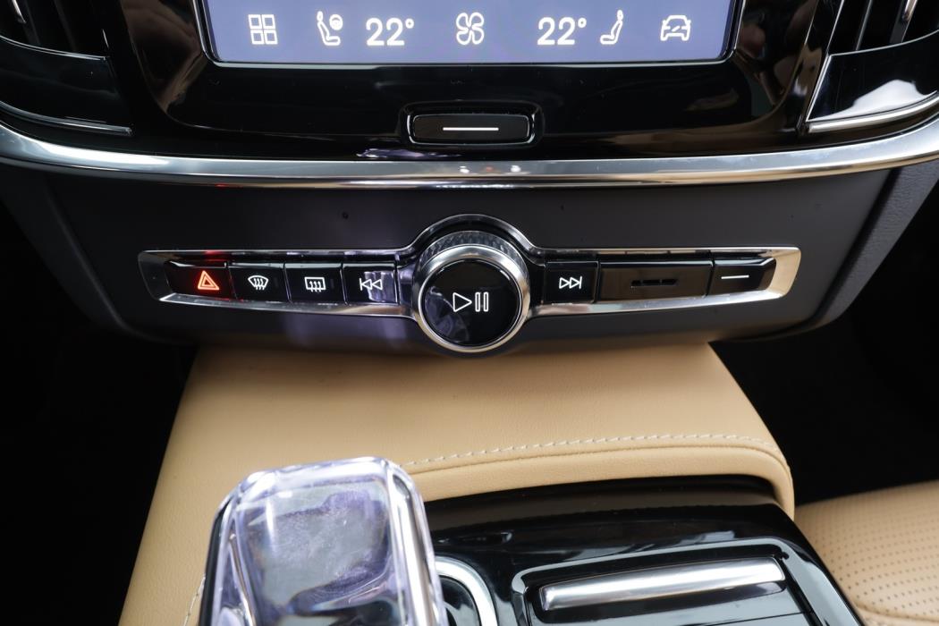 VOLVO V90 2023