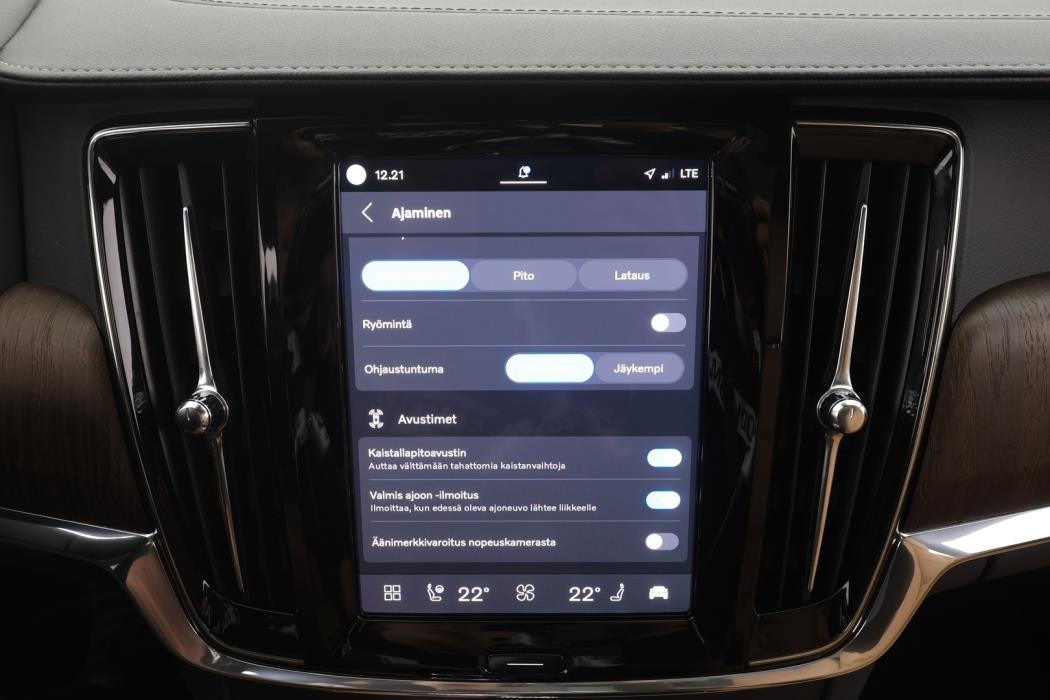 VOLVO V90 2023
