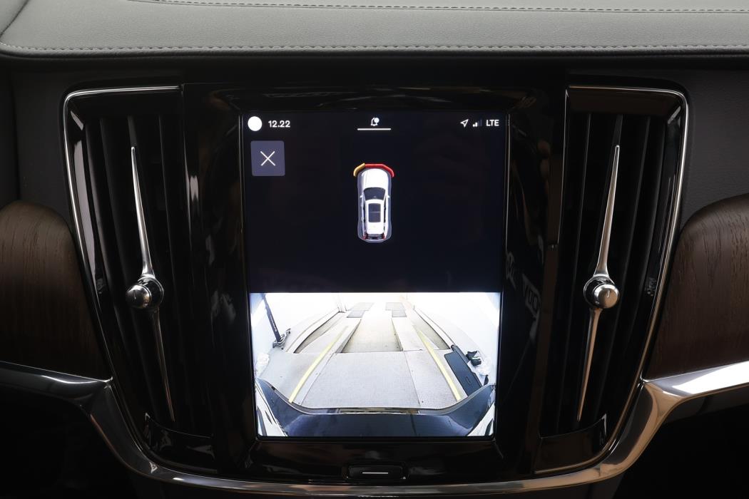 VOLVO V90 2023