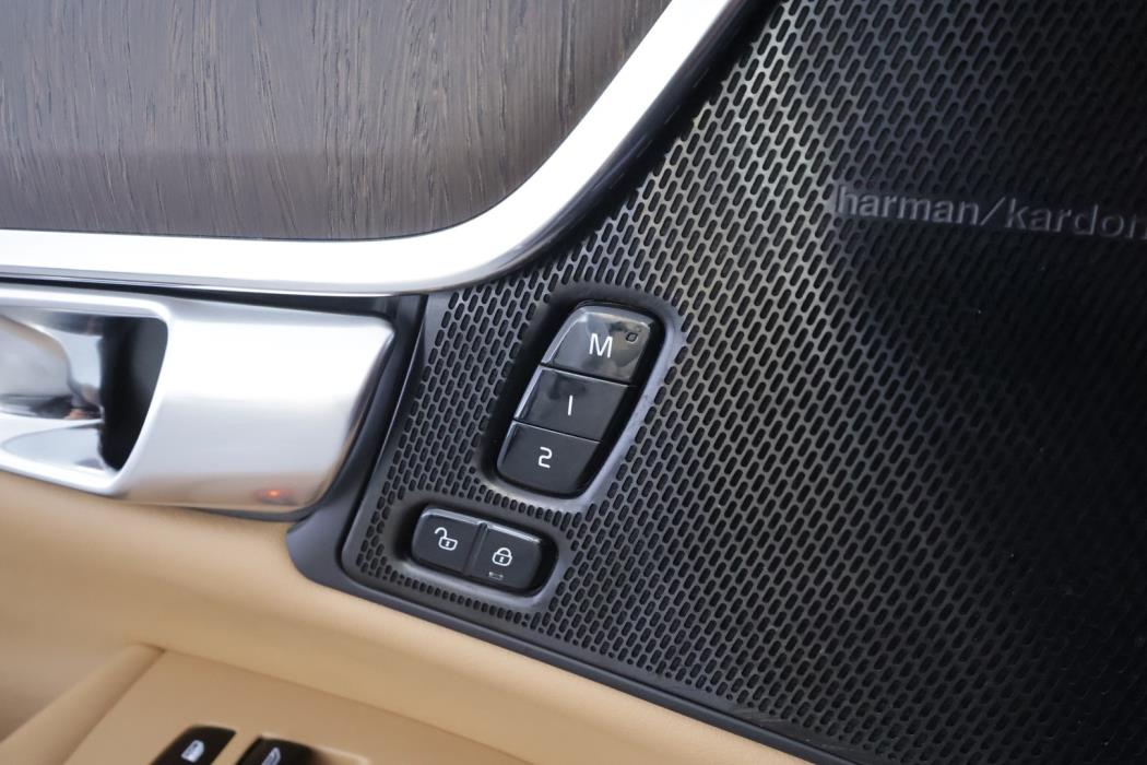 VOLVO V90 2023