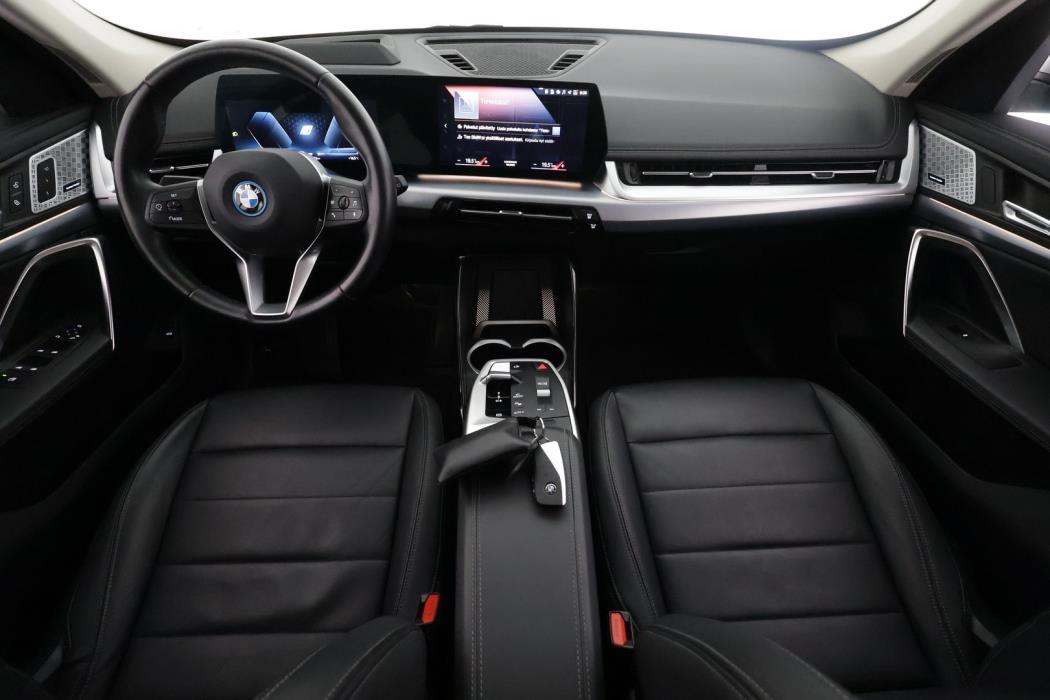 BMW iX1 2024
