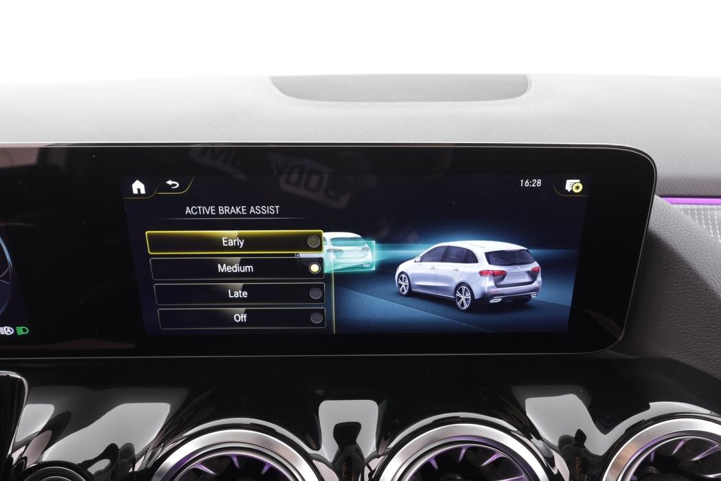 MERCEDES-BENZ B 2023