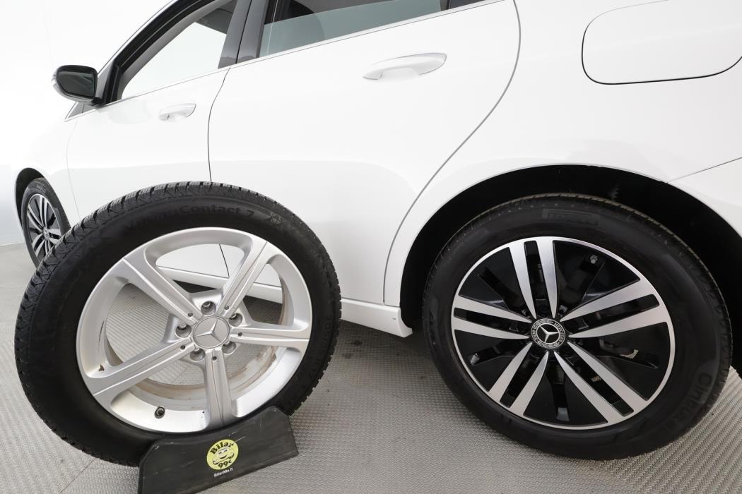 MERCEDES-BENZ B 2023