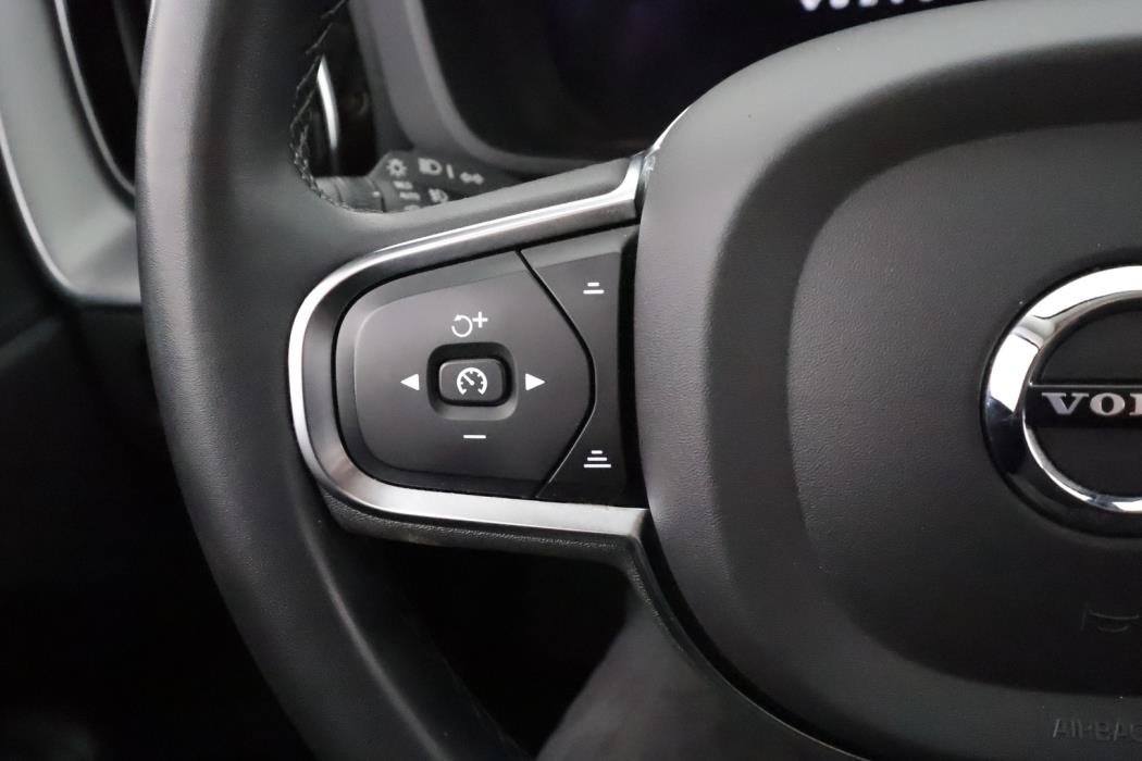 VOLVO XC60 2024
