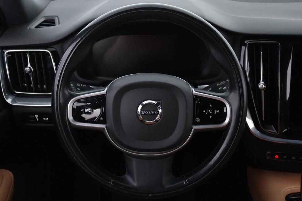 VOLVO V60 2020