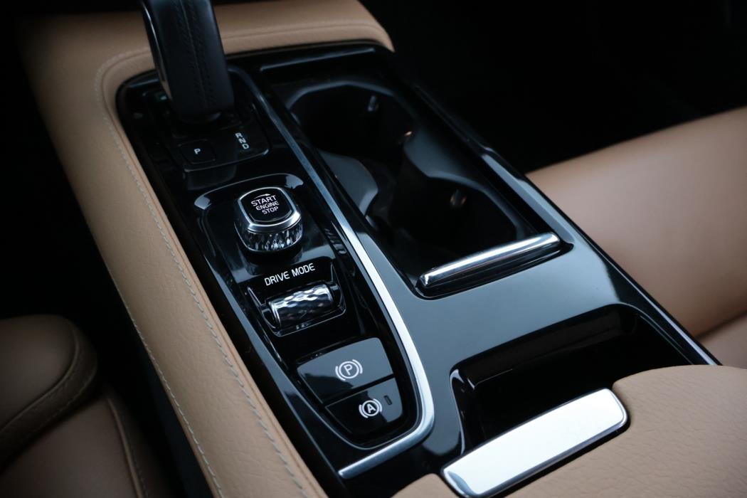 VOLVO V60 2020
