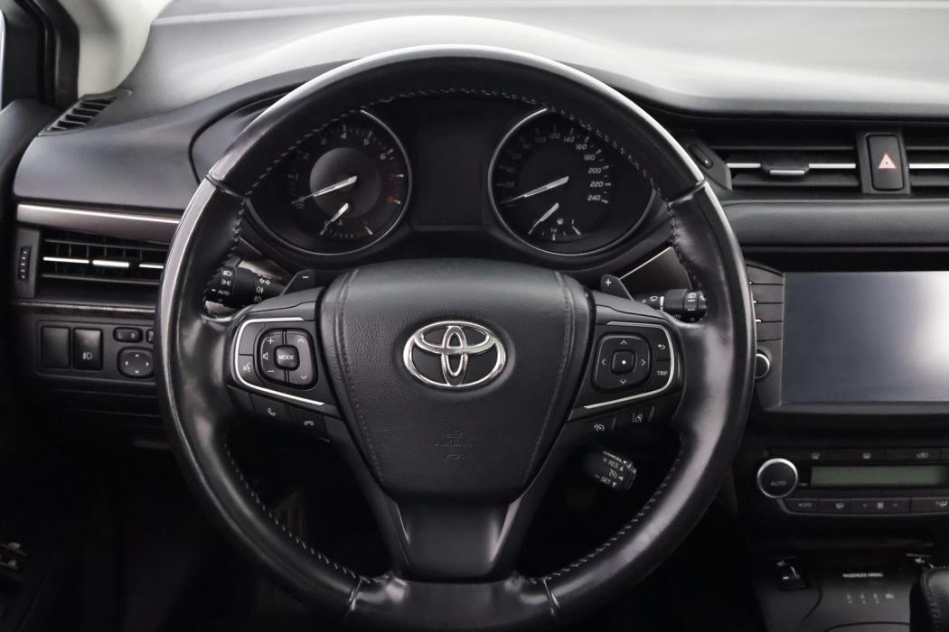 TOYOTA Avensis 2016