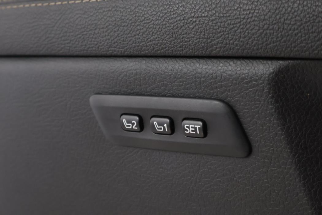 TOYOTA Avensis 2016