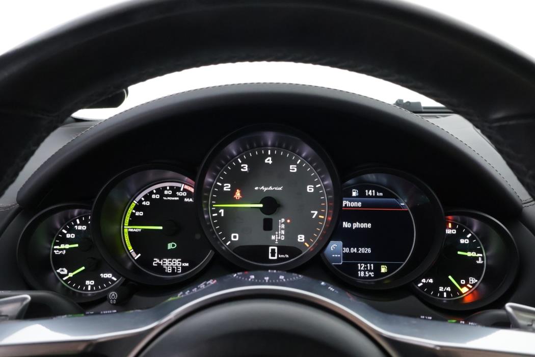 PORSCHE Cayenne 2015