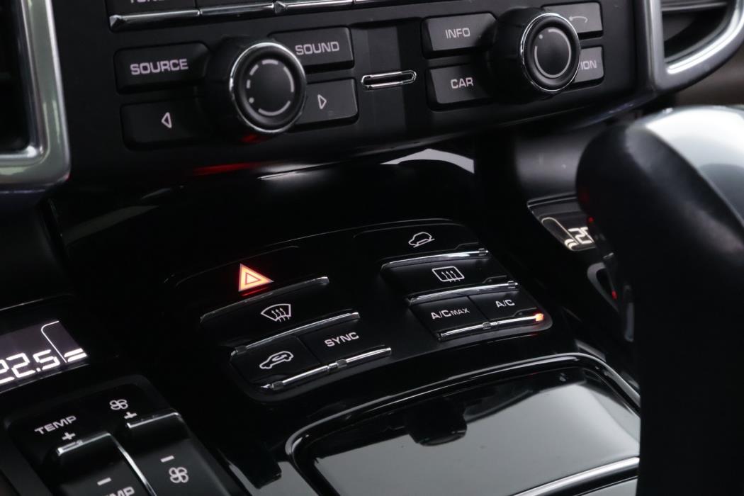 PORSCHE Cayenne 2015