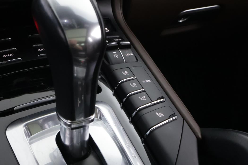 PORSCHE Cayenne 2015