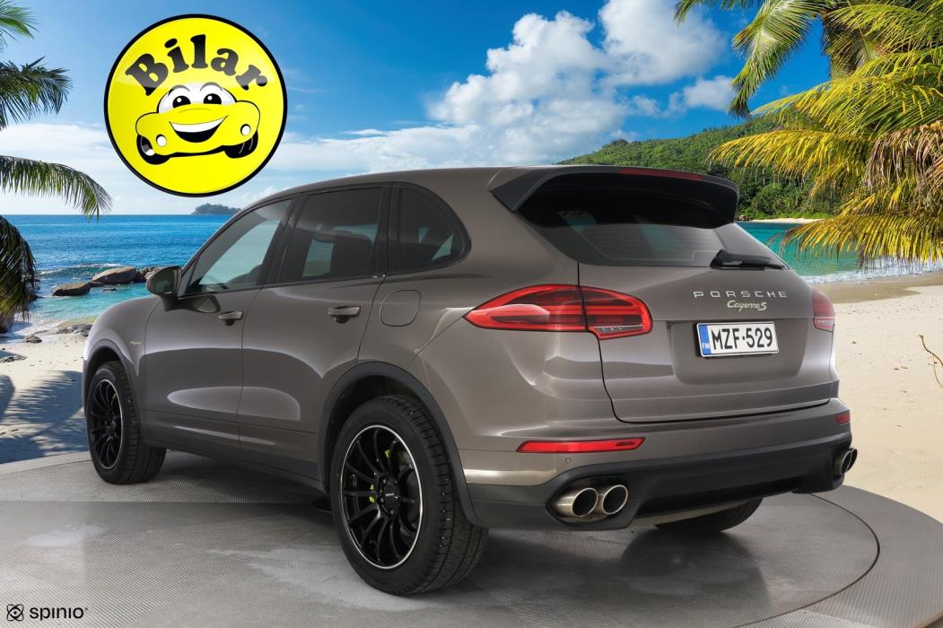 PORSCHE Cayenne 2015