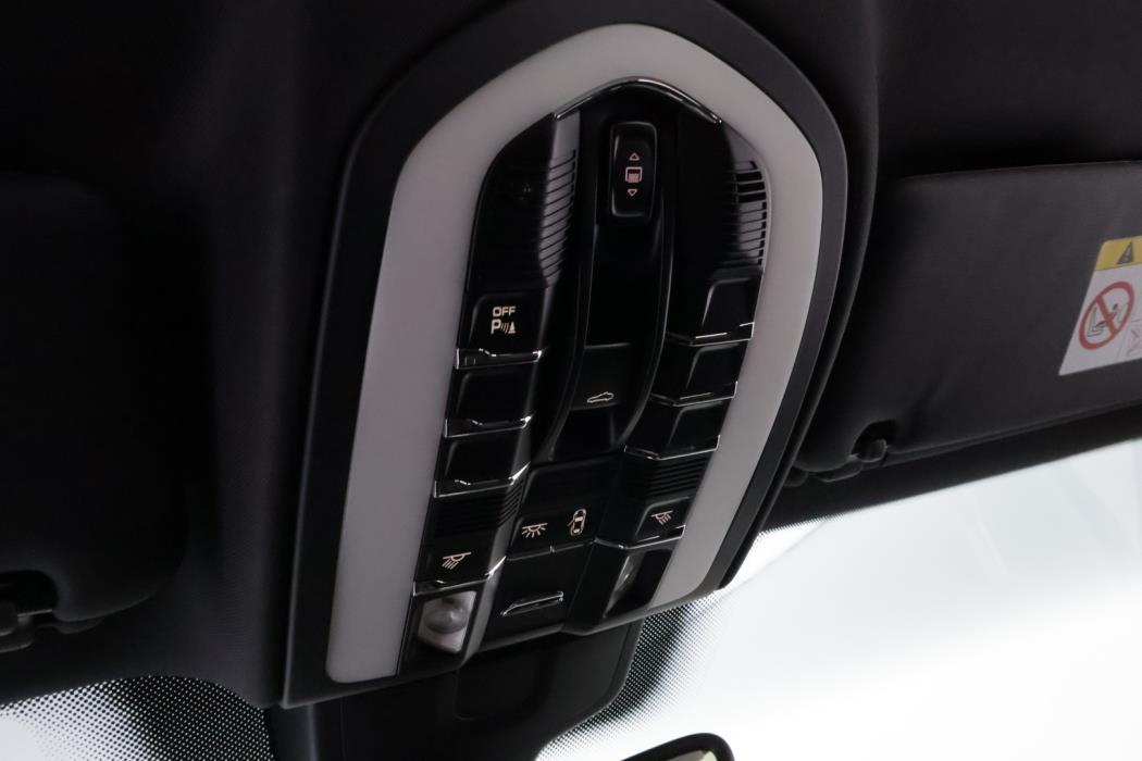 PORSCHE Cayenne 2015