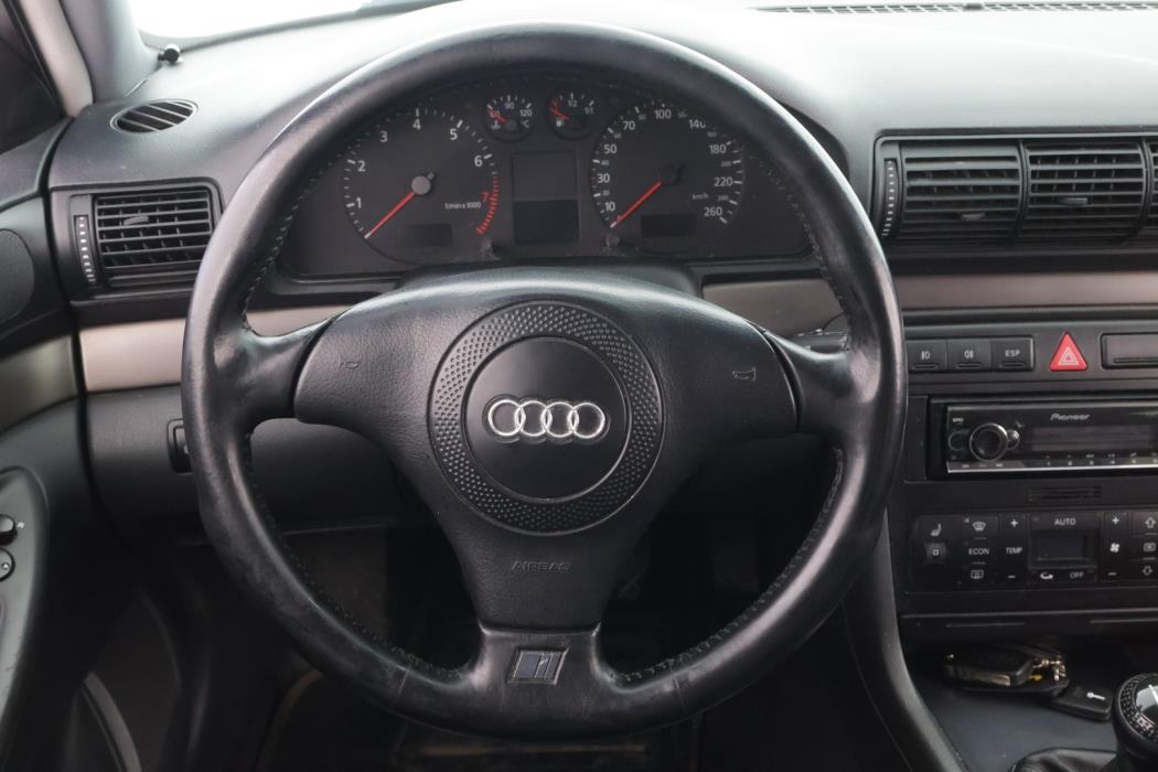AUDI A4 2001