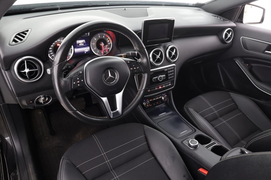 MERCEDES-BENZ A 2015