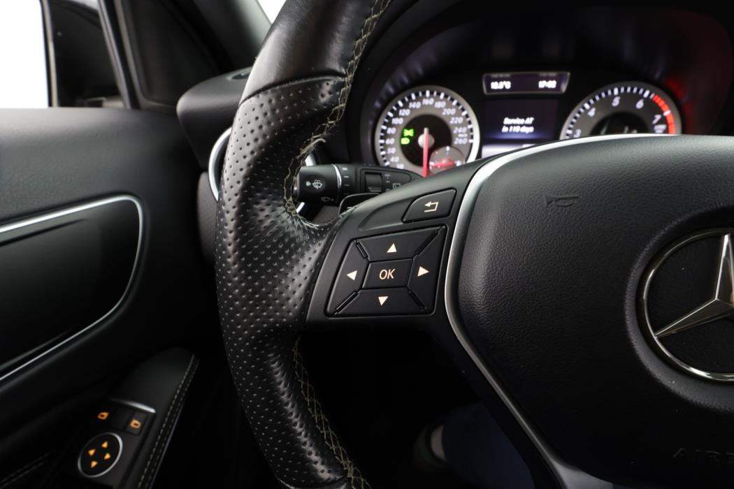 MERCEDES-BENZ A 2015