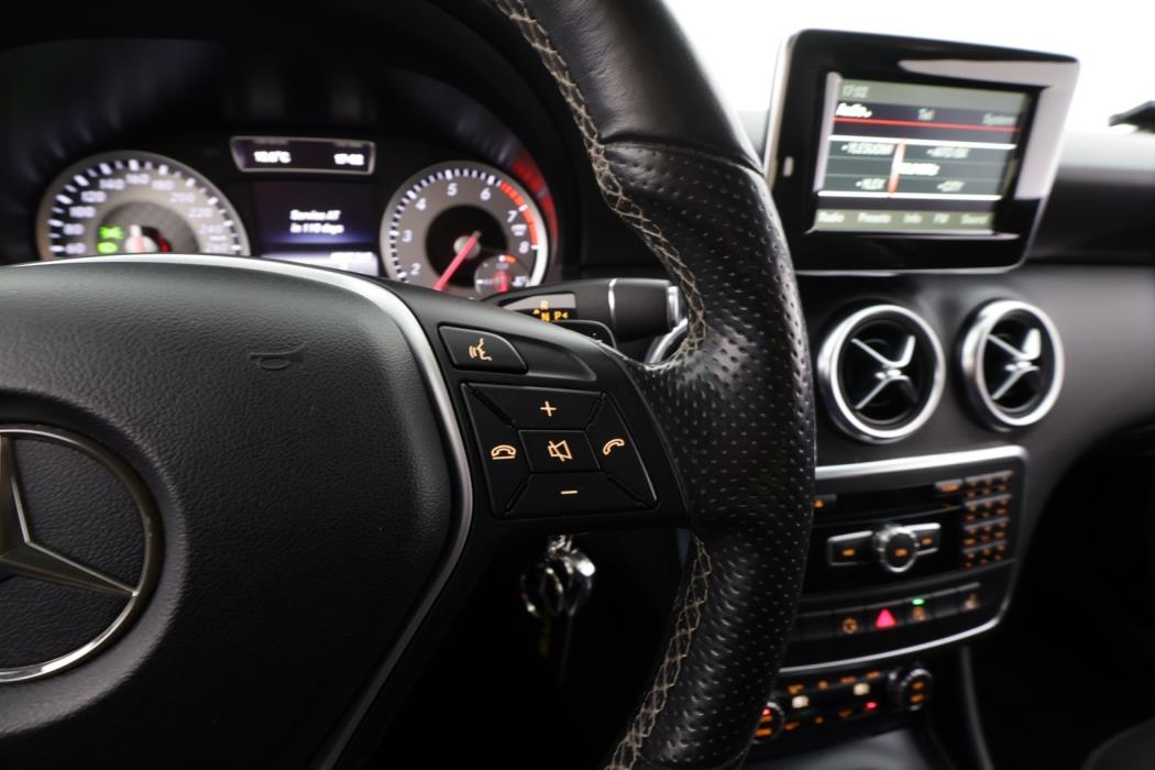 MERCEDES-BENZ A 2015