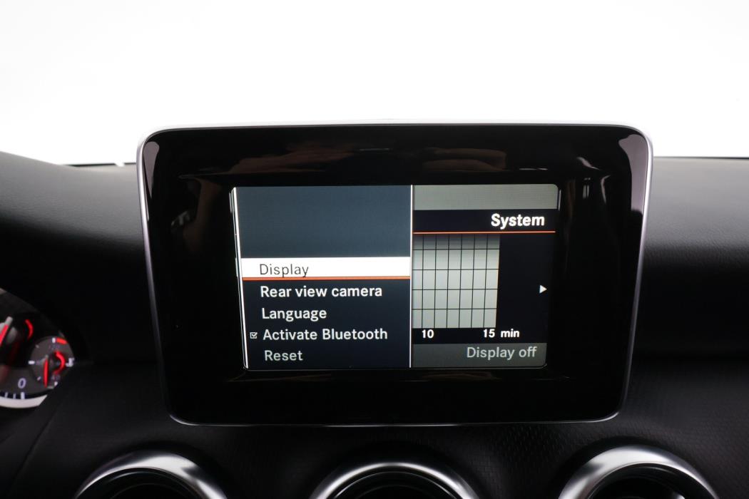 MERCEDES-BENZ A 2015