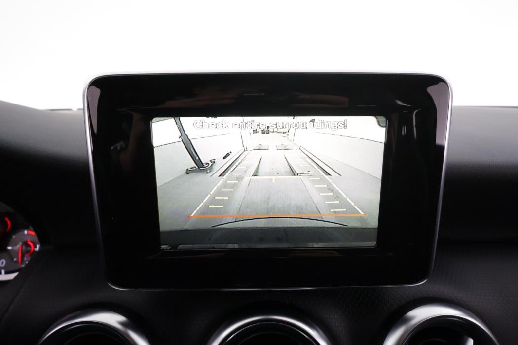 MERCEDES-BENZ A 2015