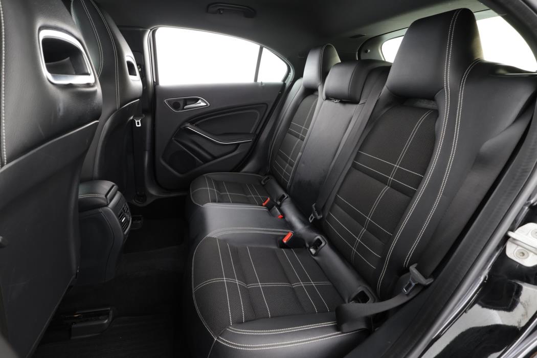 MERCEDES-BENZ A 2015