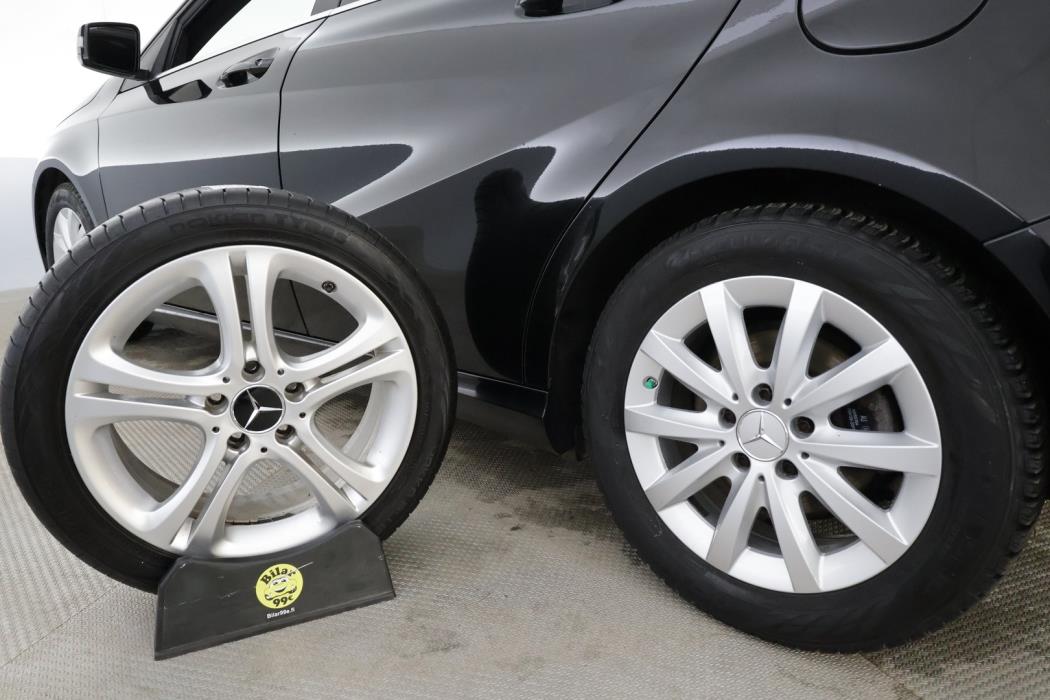 MERCEDES-BENZ A 2015