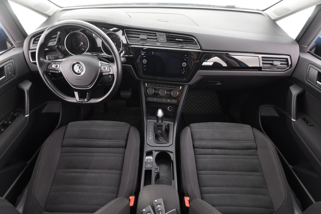 VOLKSWAGEN Touran 2019