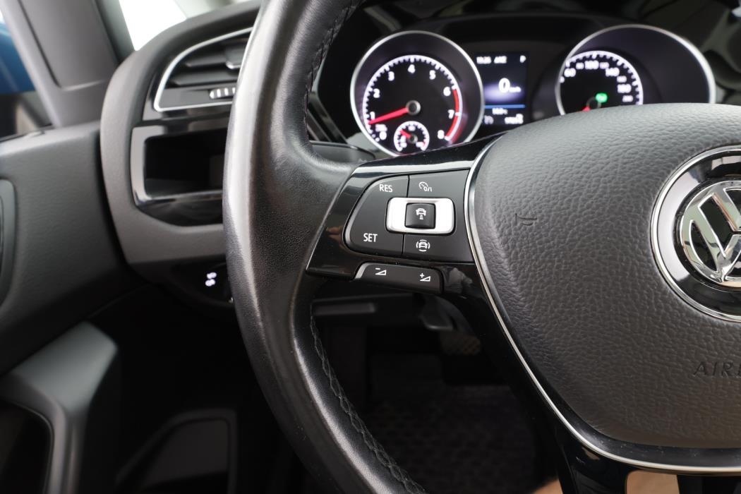 VOLKSWAGEN Touran 2019