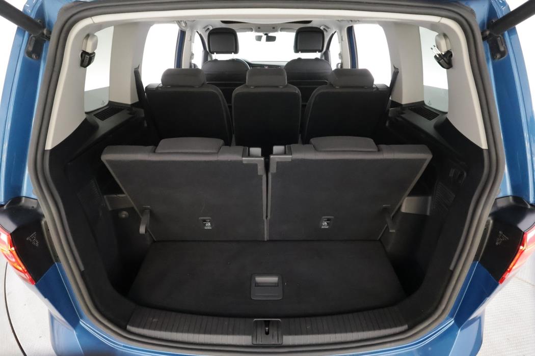 VOLKSWAGEN Touran 2019