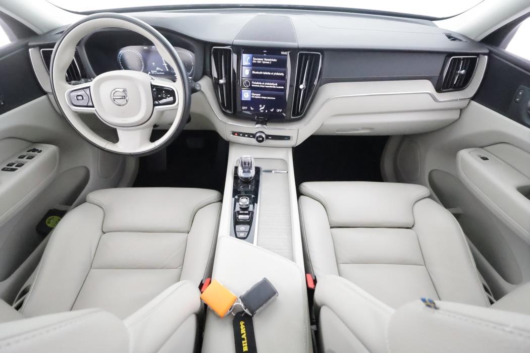VOLVO XC60 2021
