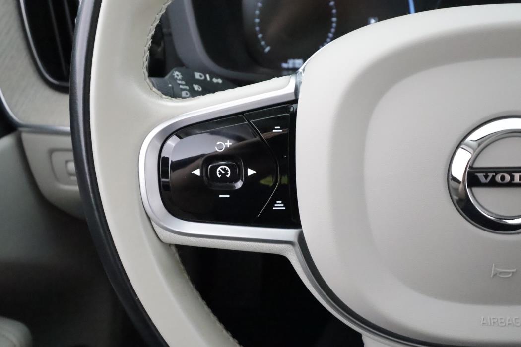 VOLVO XC60 2021