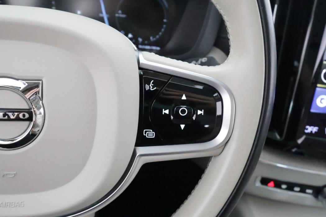 VOLVO XC60 2021