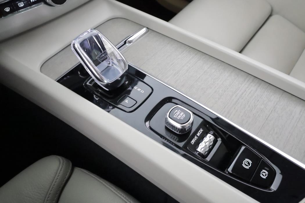 VOLVO XC60 2021
