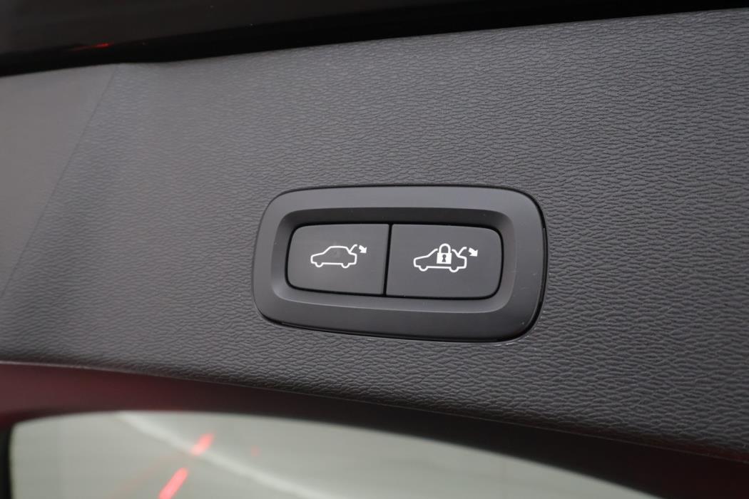 VOLVO C40 2023