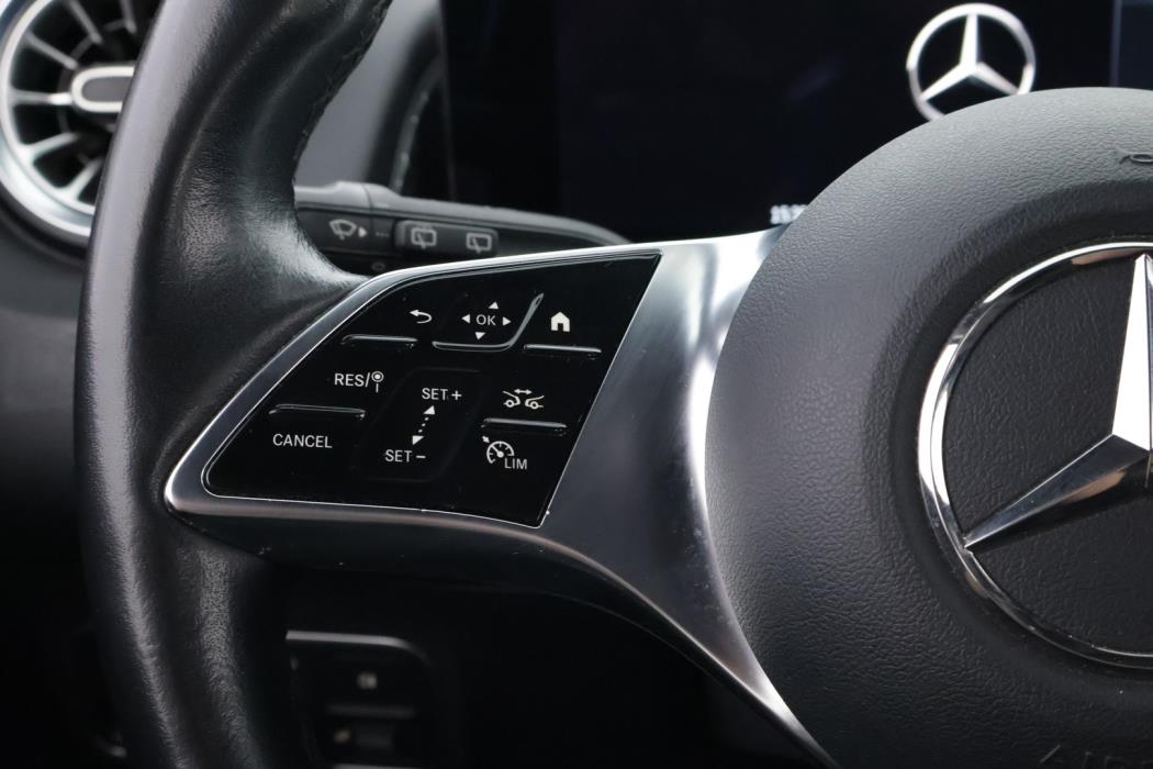 MERCEDES-BENZ EQB 2024