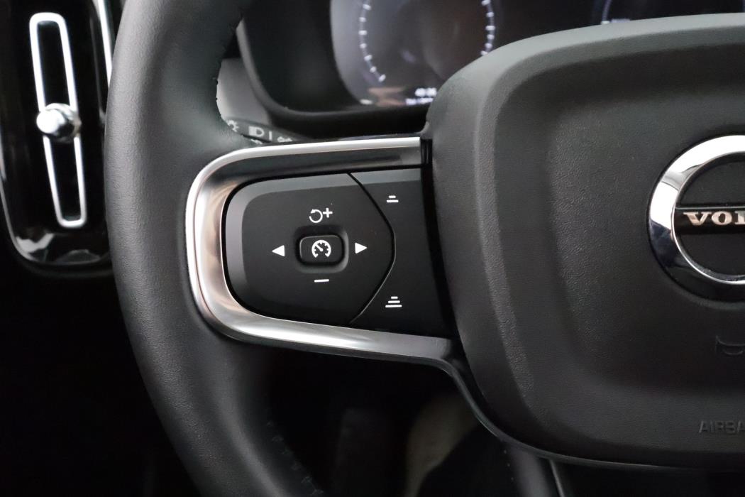 VOLVO XC40 2021