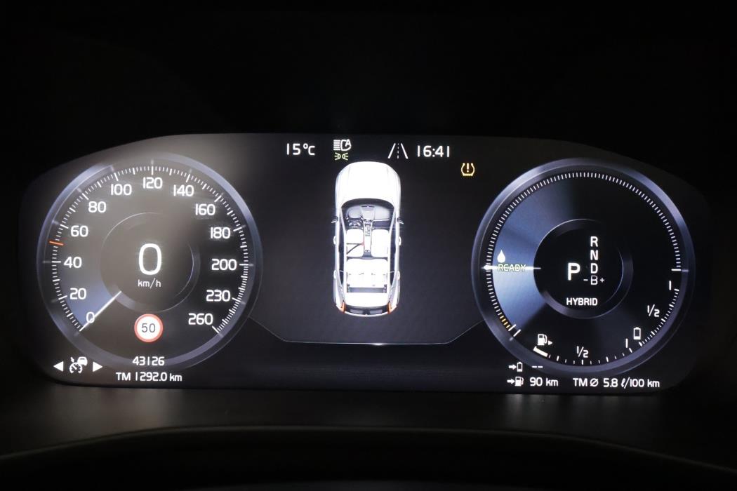 VOLVO XC40 2021