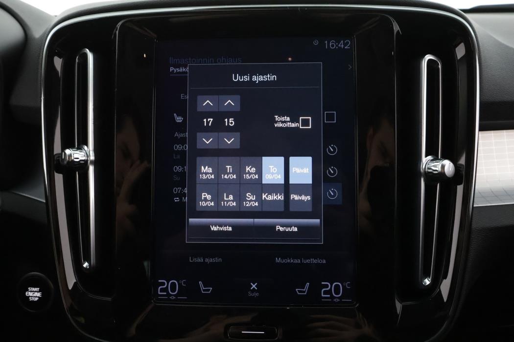 VOLVO XC40 2021