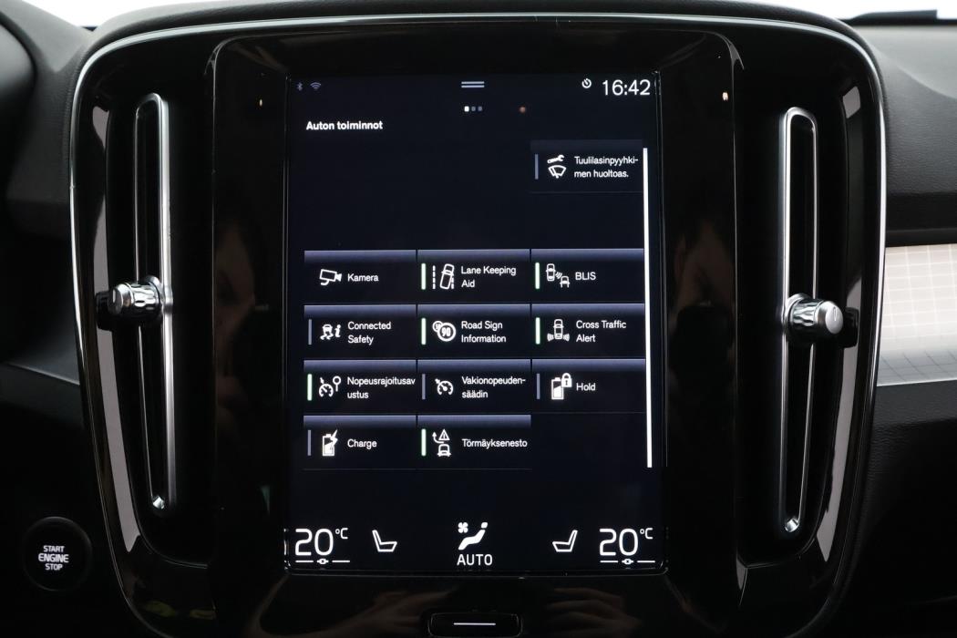 VOLVO XC40 2021