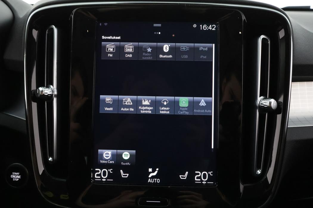VOLVO XC40 2021