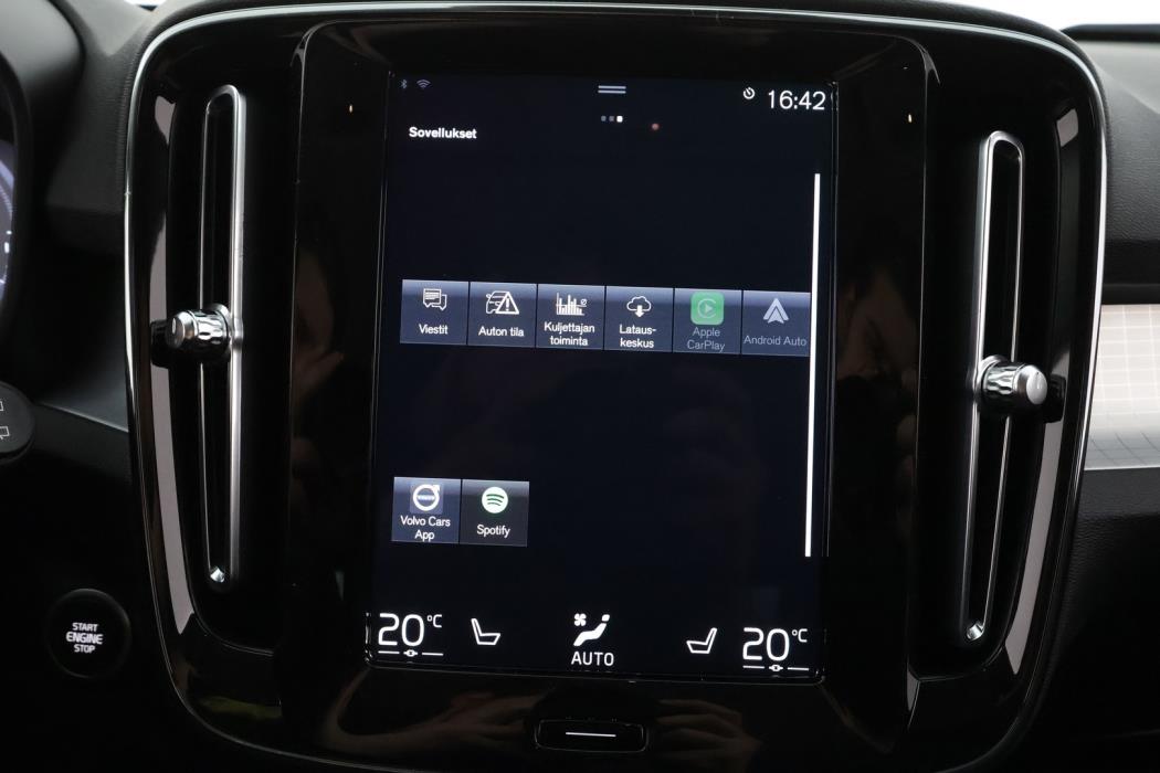 VOLVO XC40 2021