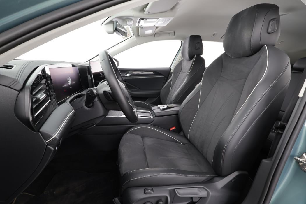 VOLKSWAGEN PASSAT 2025