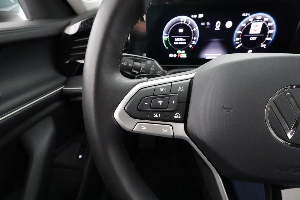 VOLKSWAGEN PASSAT 2025