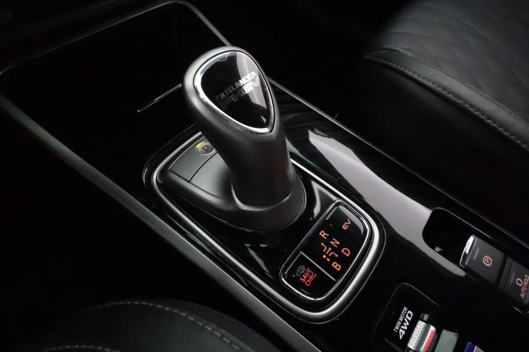 MITSUBISHI OUTLANDER PHEV 2020