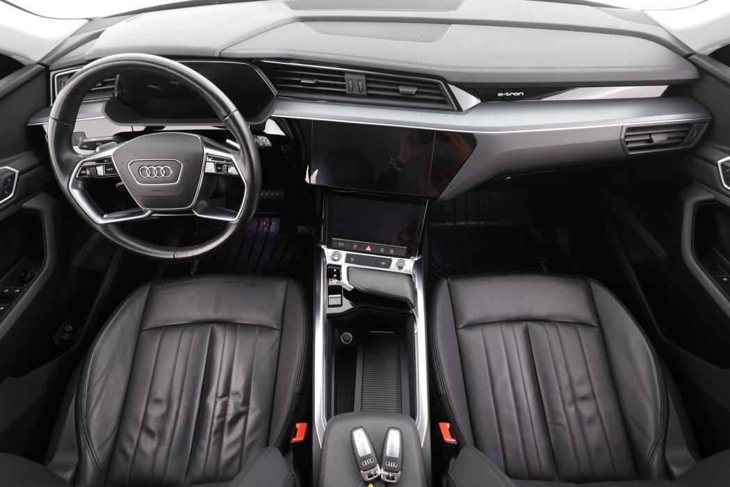AUDI E-TRON 2022