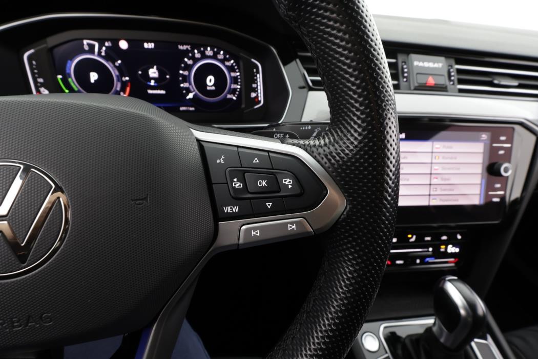 VOLKSWAGEN PASSAT 2021